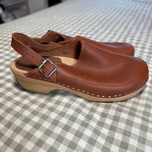 Mia Alma Leather Clogs Size 39/8.5